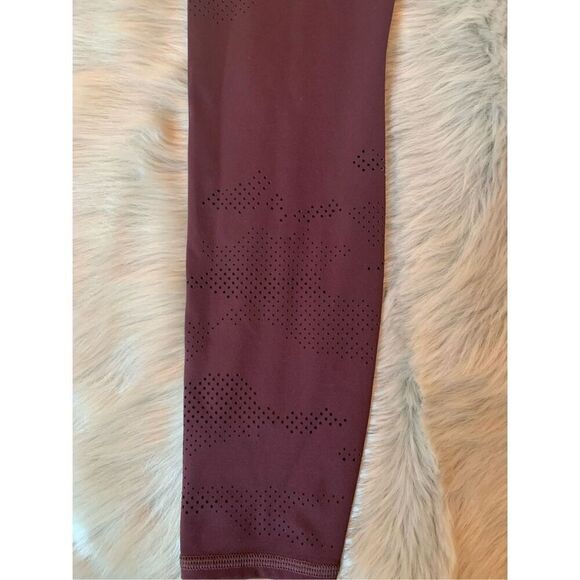 Athleta Persistence Camo Laser Cut 7/8 Tight in Antique Burgundy - Picture 3 of 5